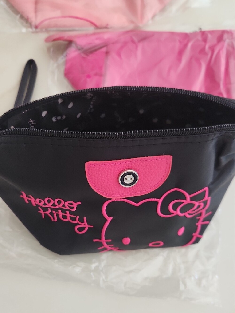 Hello Kitty Wrislet Or Cosmetic Bags..Pick Your Color! - Picture 4 of 6